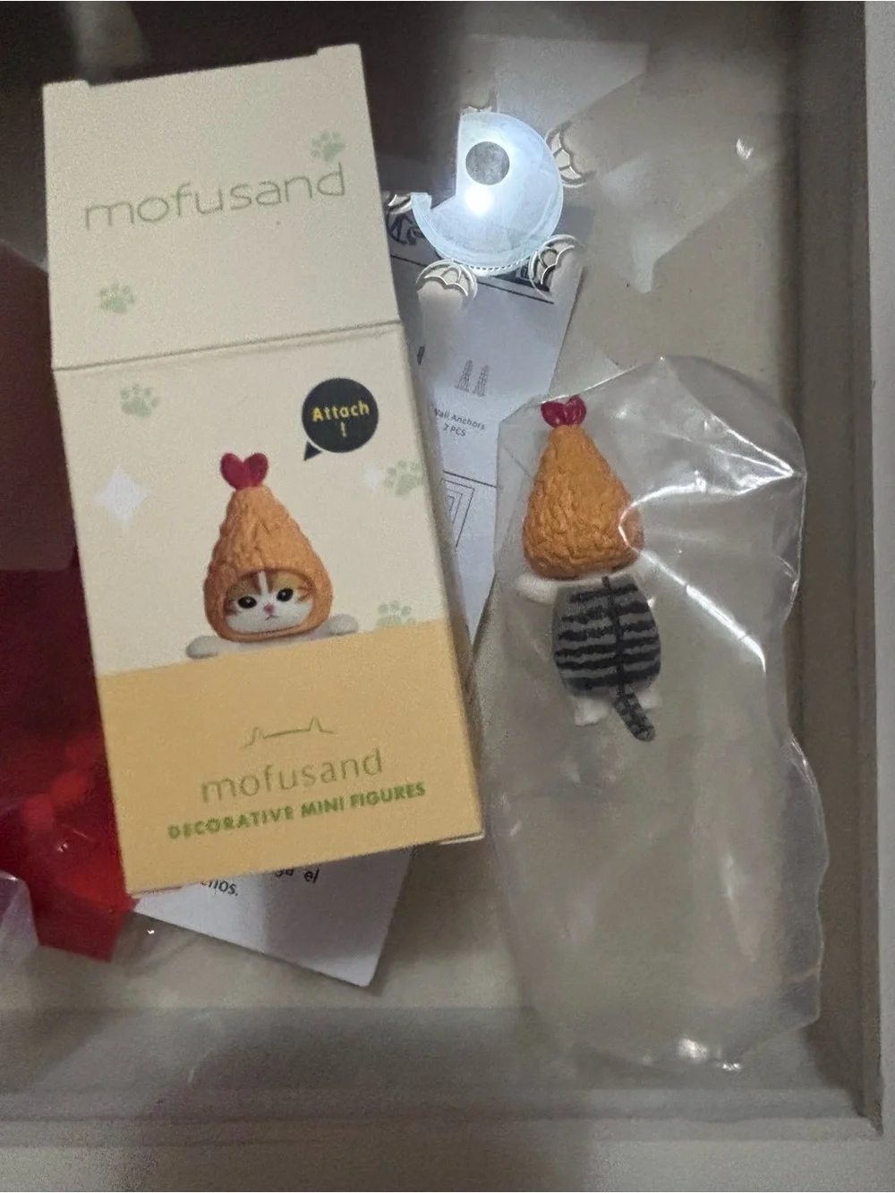 Various Mofusand figurines and Hippers